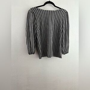 Everleigh Womens Medium Top Houndstooth Knit Blouse Black and Gray size M